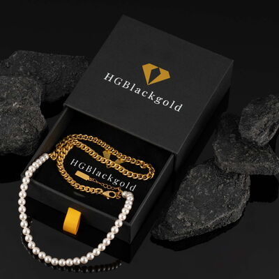 Elegante Perlenkette, detailreiche Nahaufnahme mit Fokus auf Glanz und Oberfläche