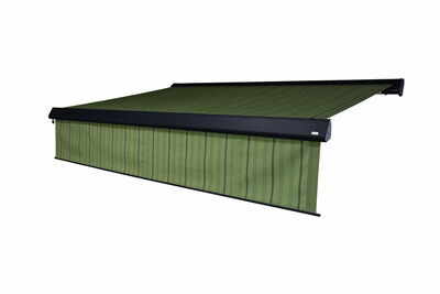 Hochwertige Markise, freigestellt vor weißem Hintergrund, professionelle Produktfotografie Grün